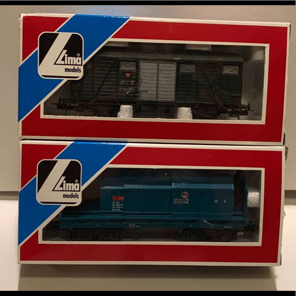 NWOT SET of 2 LIMA MODEL TRAIN CARS.